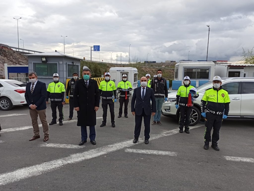 Vali Günaydın Trafik Haftasında sürücülere ‘Kural’ uyarısında bulundu