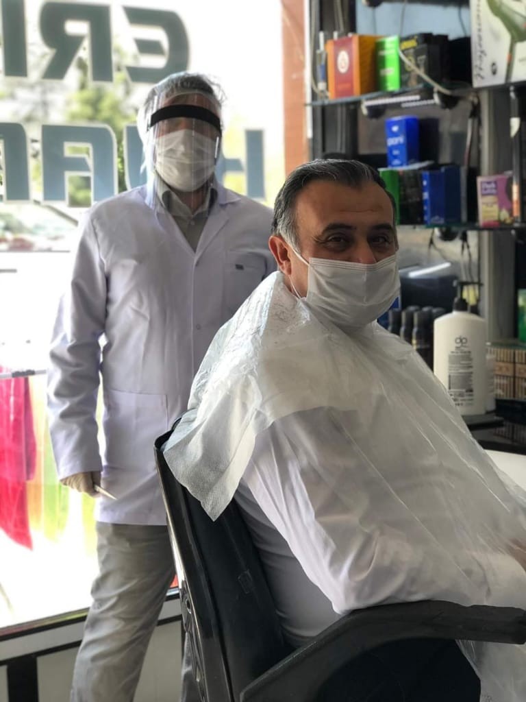 Berberler açıldı, Başkan Cabbar tıraşını oldu