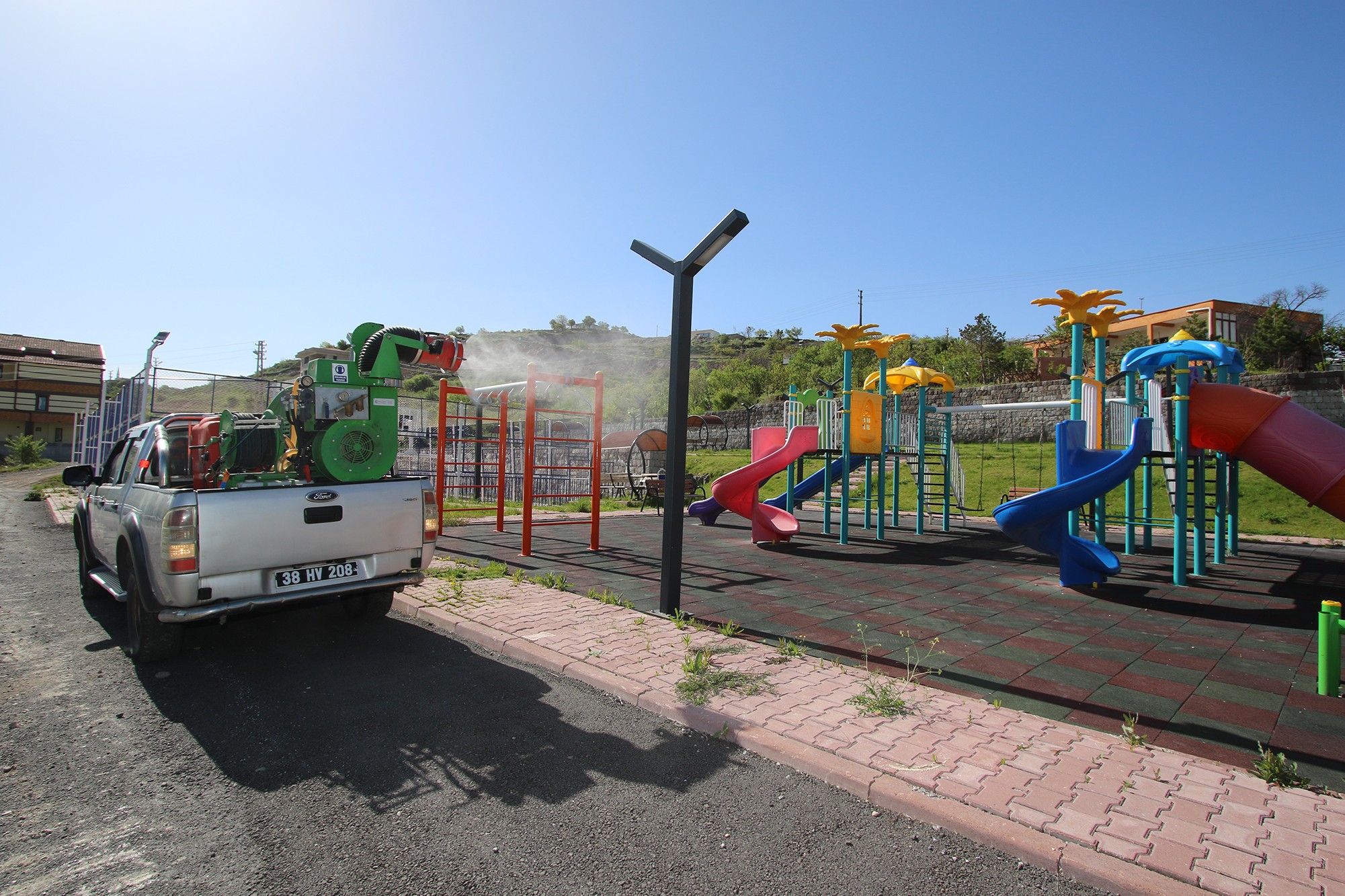 Hacılar’da çocuklar için parklar dezenfekte edildi