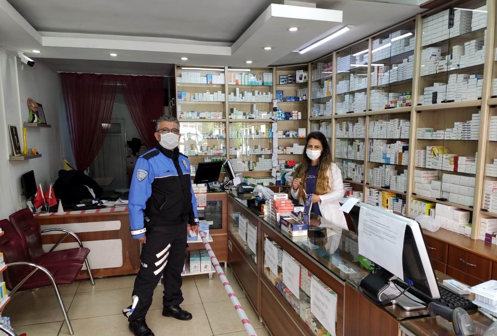 İl Emniyet Müdürlüğü görevlilerinden eczacılara ziyaret