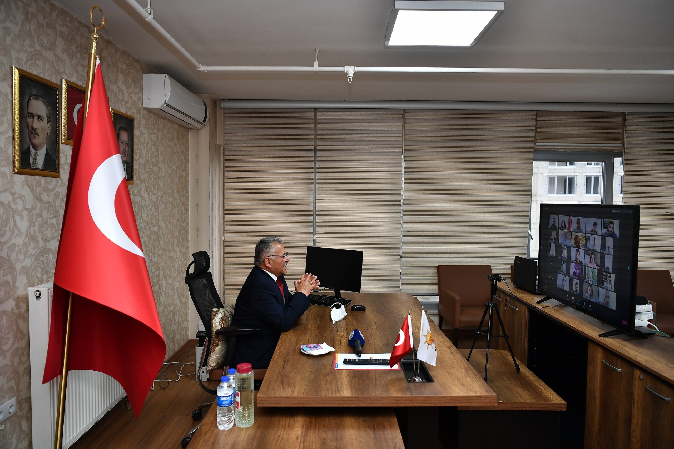 Başkan Büyükkılıç’tan video konferans ile bayramlaşma