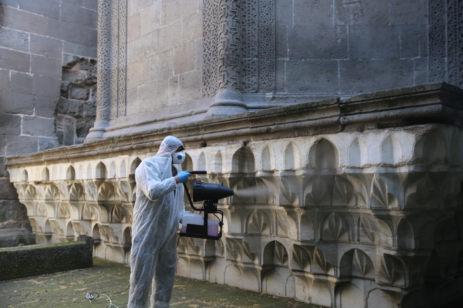 Melikgazi’de camiler cuma namazına hazırlanıyor