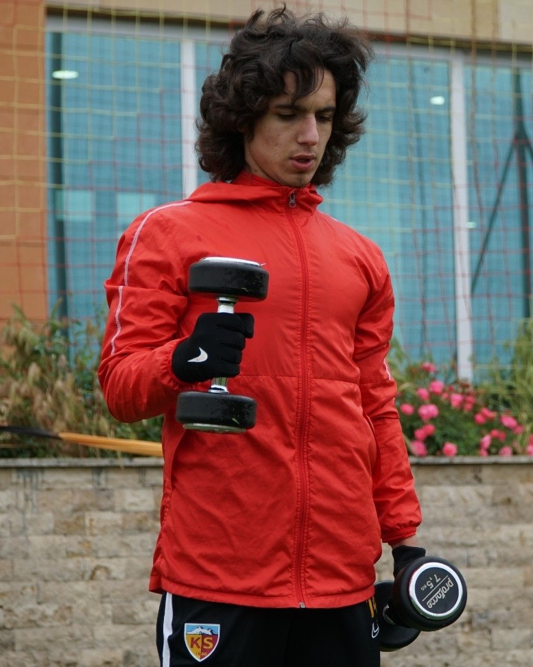 Kayserisporlu Emre Demir: “Hak ettiğimiz ligde kalacağız”