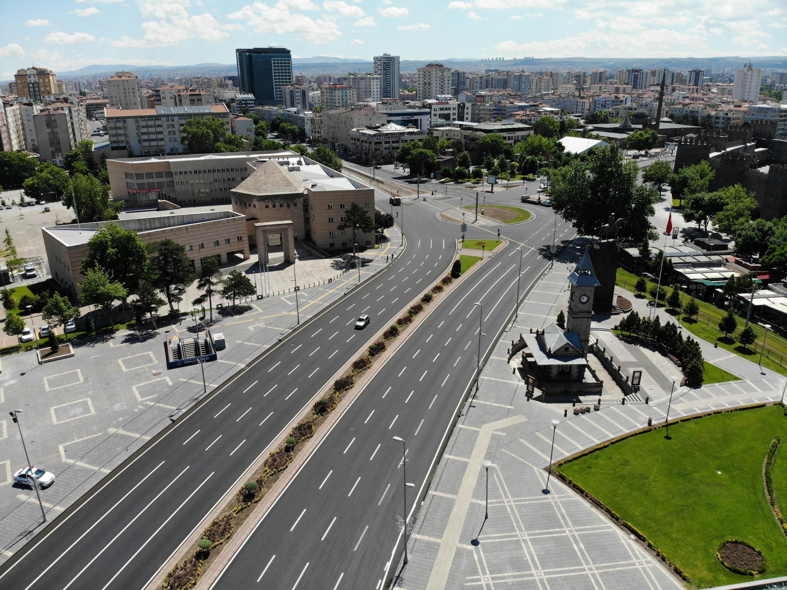 Kayseri’de sokağa çıkma kısıtlamasında caddeler boş kaldı