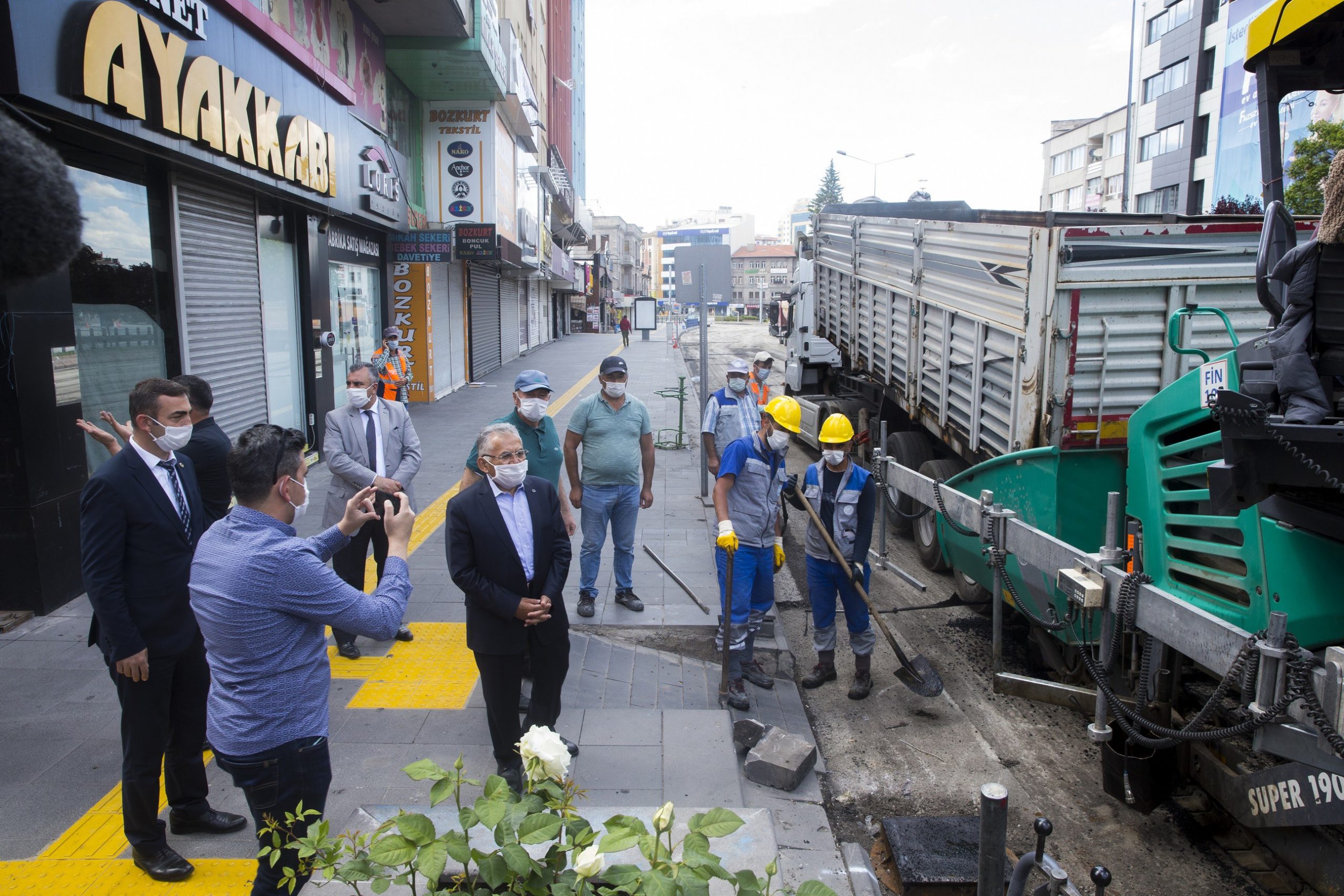 Başkan Büyükkılıç asfaltlama çalışmalarını denetledi