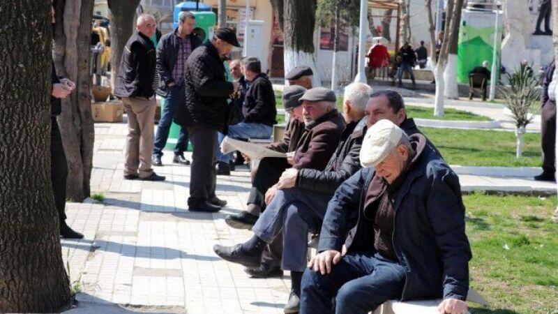 Kronik rahatsızlığı olan 65 yaş üstü vatandaşlar Pazar günü sokağa çıkabilecek