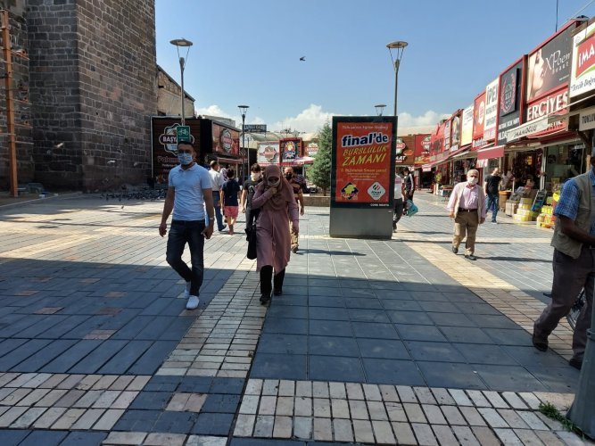 Para cezasını duydular maskesiz çıkmadılar