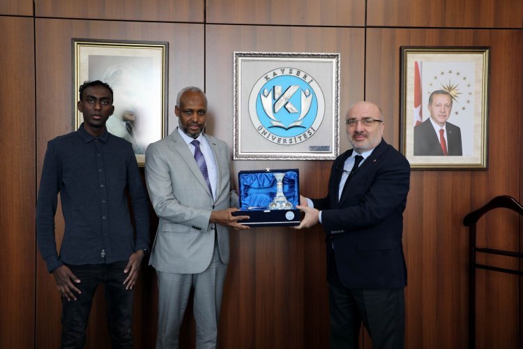 Somali Büyükelçiliği Kültür Ataşesi, Kayseri Üniversitesi Rektörünü Ziyaret Etti