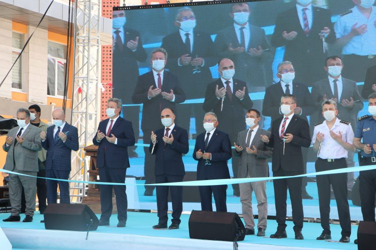 Büyükşehir şehri geleceğe taşıyor
