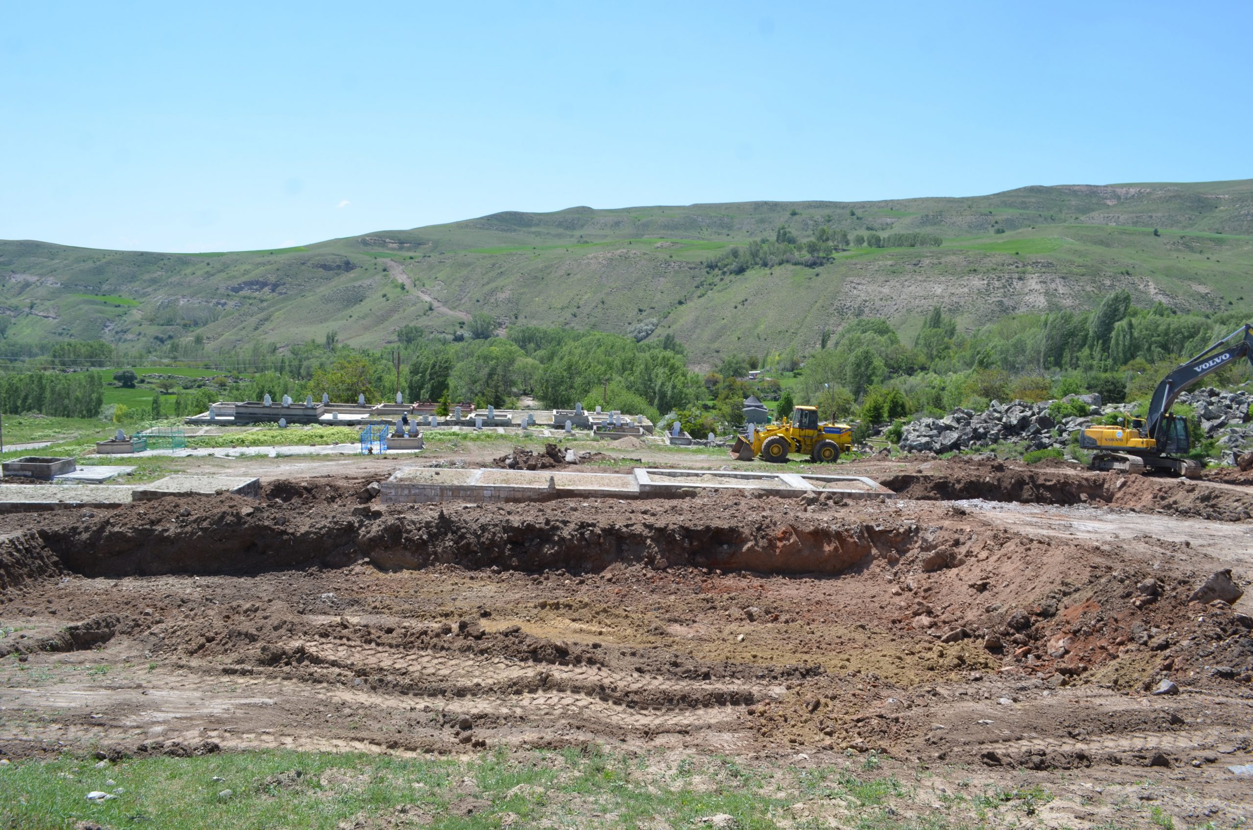 Karakaya Mezarlığında yeni düzenleme çalışması yapılıyor