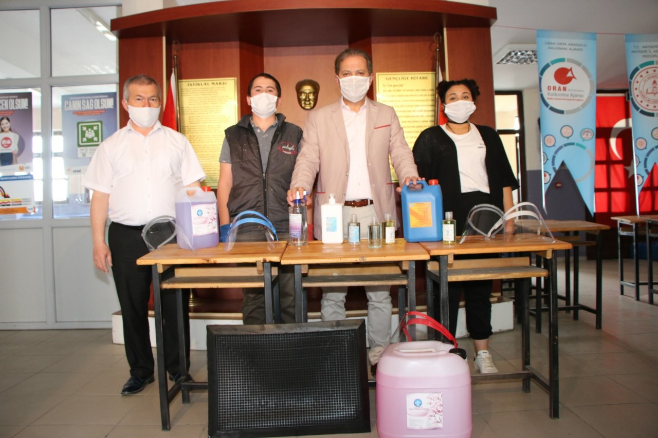 Liseliler 6 ilin dezenfektan ihtiyacını karşılıyor