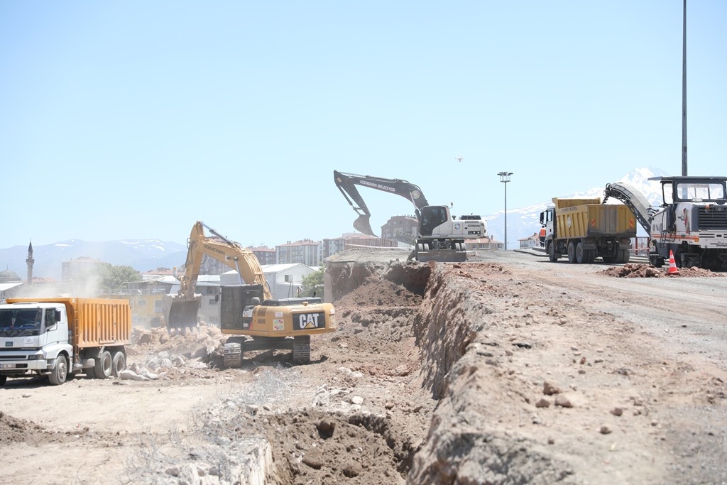 Kocasinan’da yenilenen Ihlamur Köprüsü için 24 saat çalışma