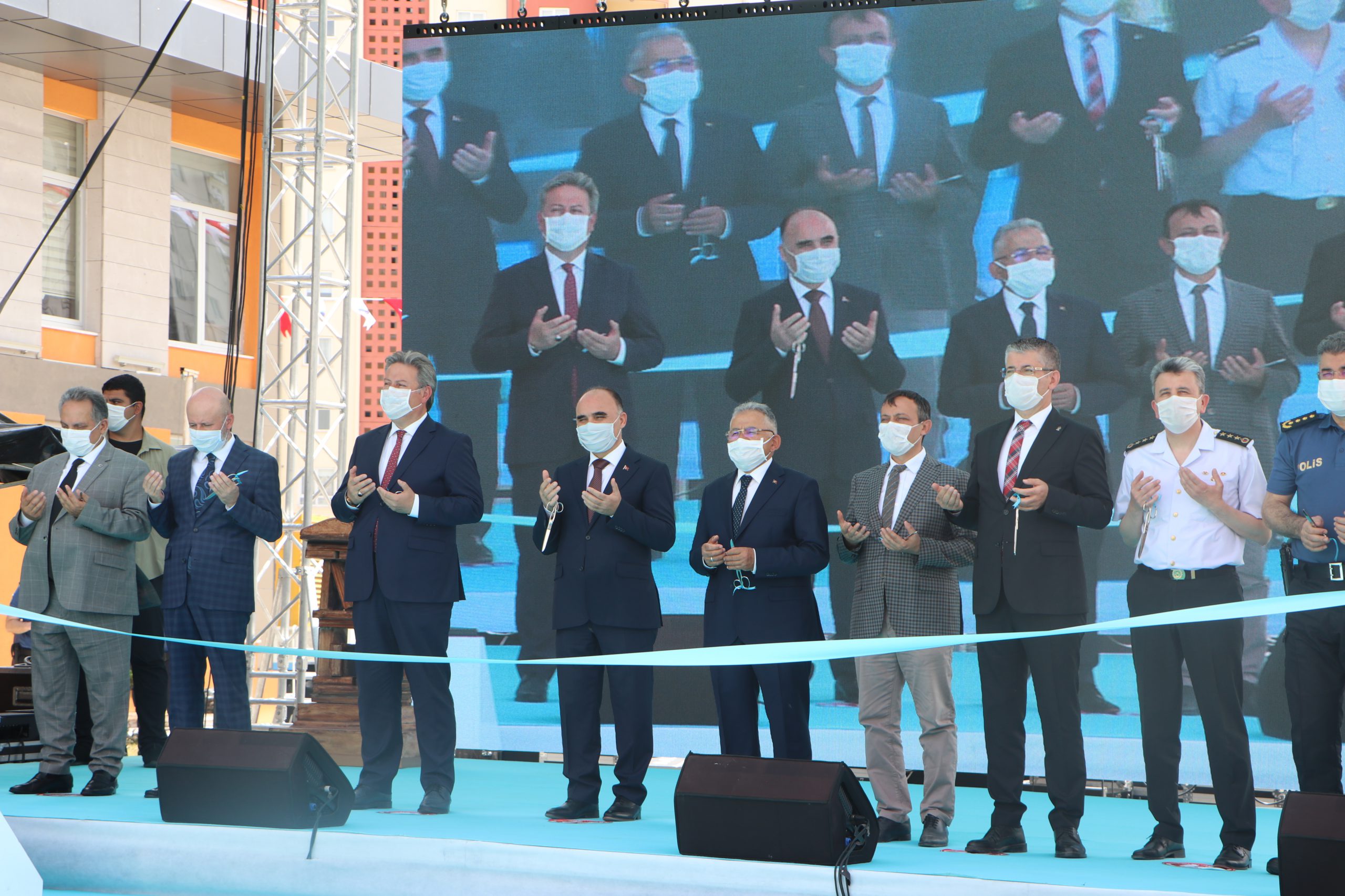 Büyükşehir şehri geleceğe taşıyor