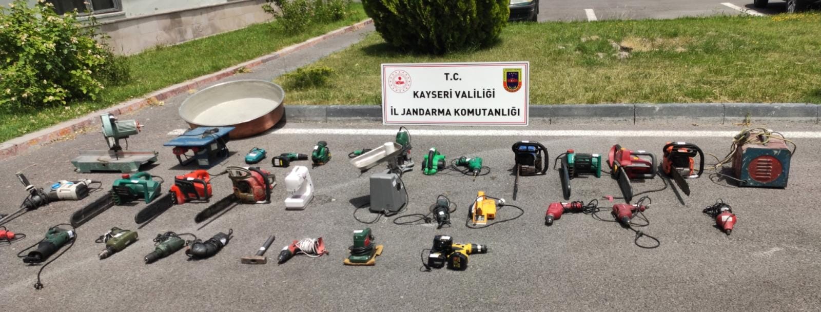 Evlerden çaldıkları eşyaları satan 3 şahıs yakalandı