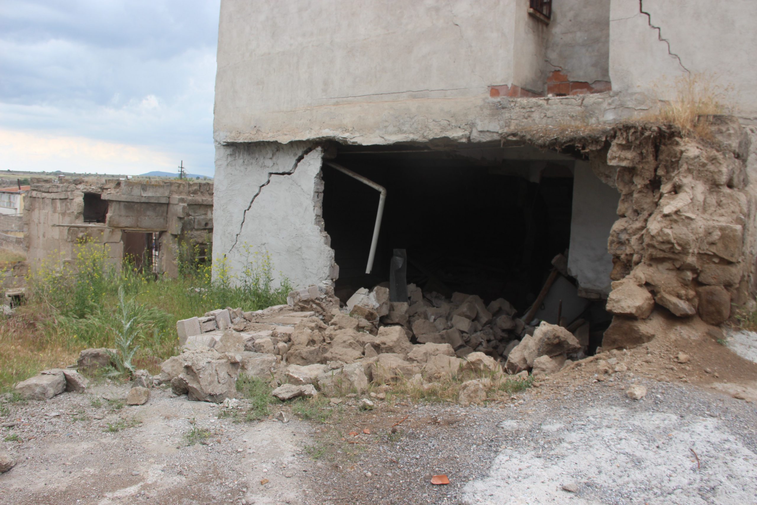 Kayseri’de mahalleliyi tedirgin eden göçük