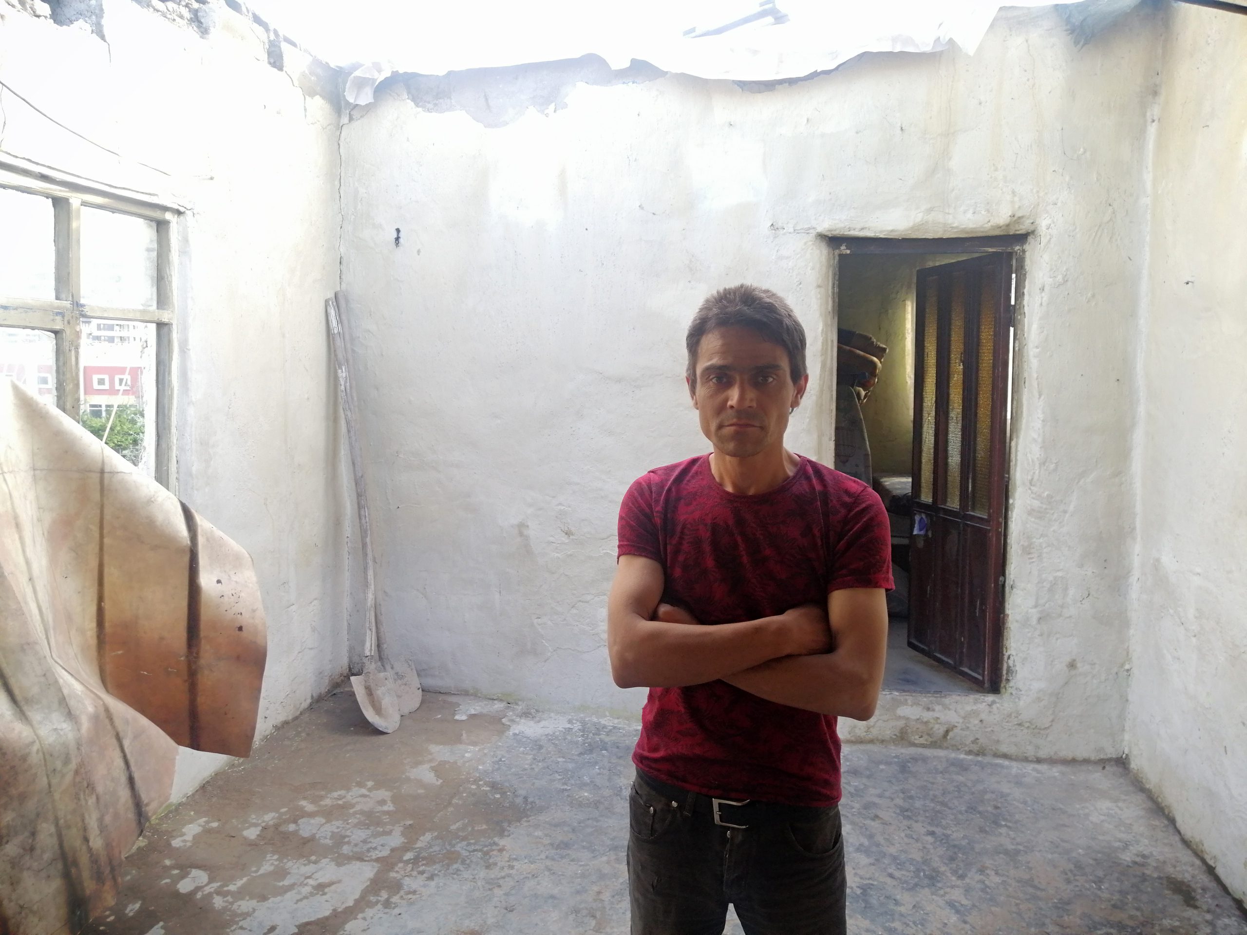 Tavanı çöken müstakil evde yaşam mücadelesi