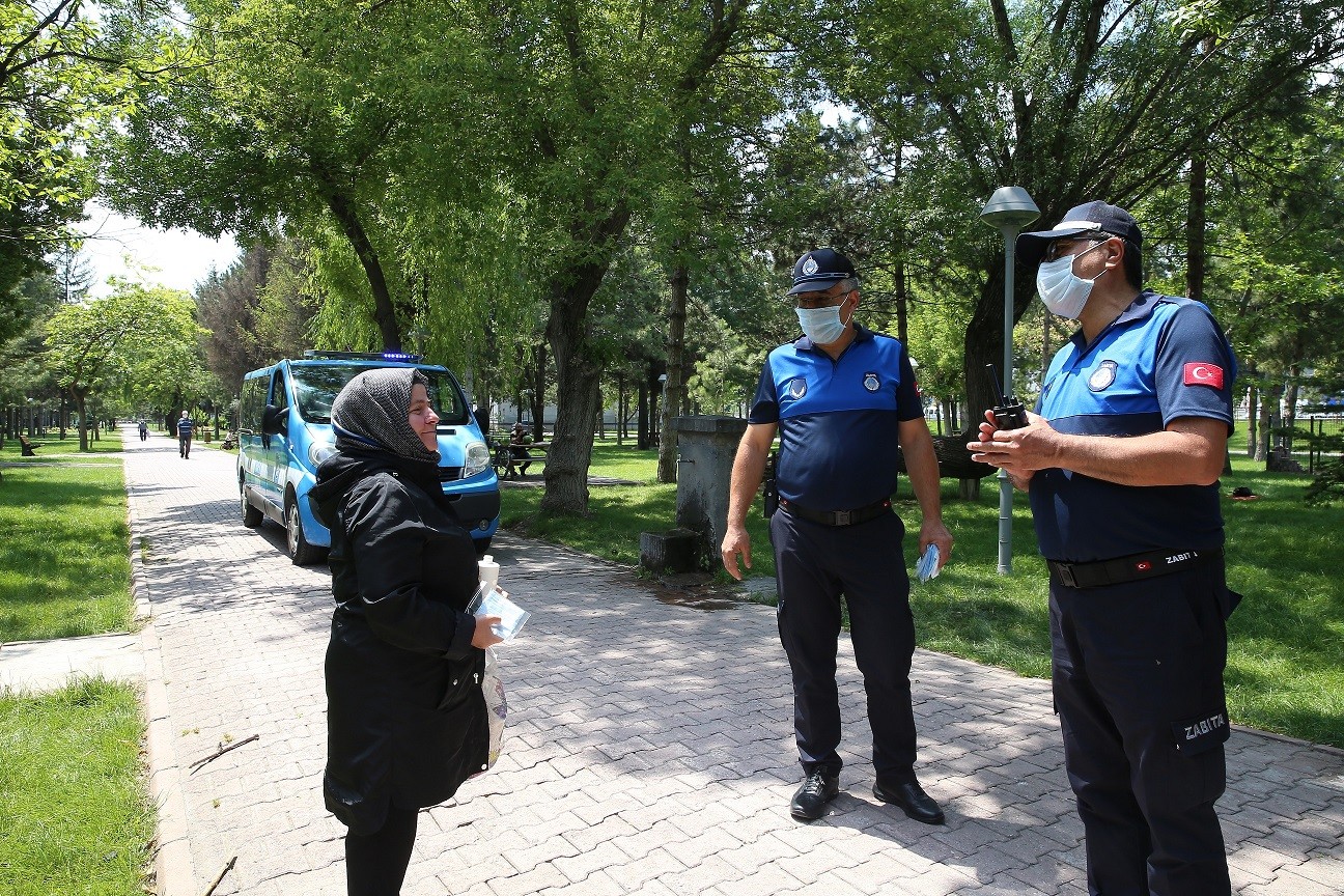 Büyükşehir belediyesi ekipleri vatandaşları anonslarla uyarıyor