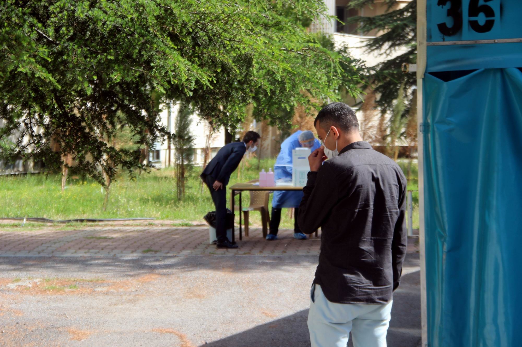 Gazeteciler Covid-19 testinden geçti