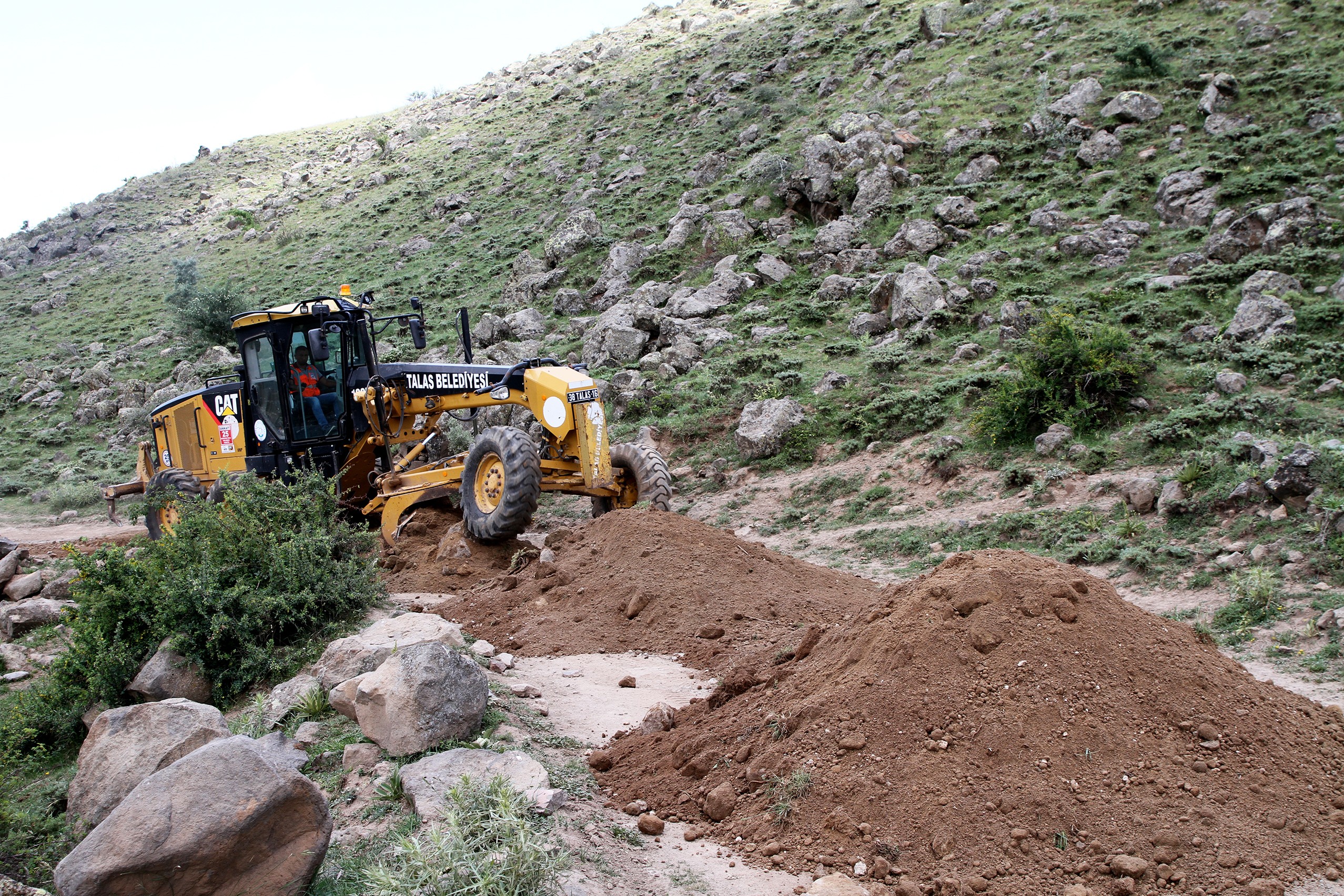 Talas’ta kırsala hizmet yağıyor