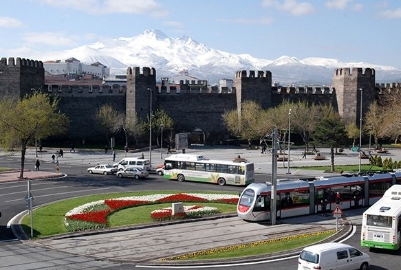 Toplu ulaşımda araçların yüzde 50 kapasite kısıtlaması kaldırıldı