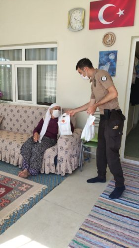 Tomarza’da Cumhurbaşkanı’nın gönderdiği hediyeler sahiplerine teslim edildi