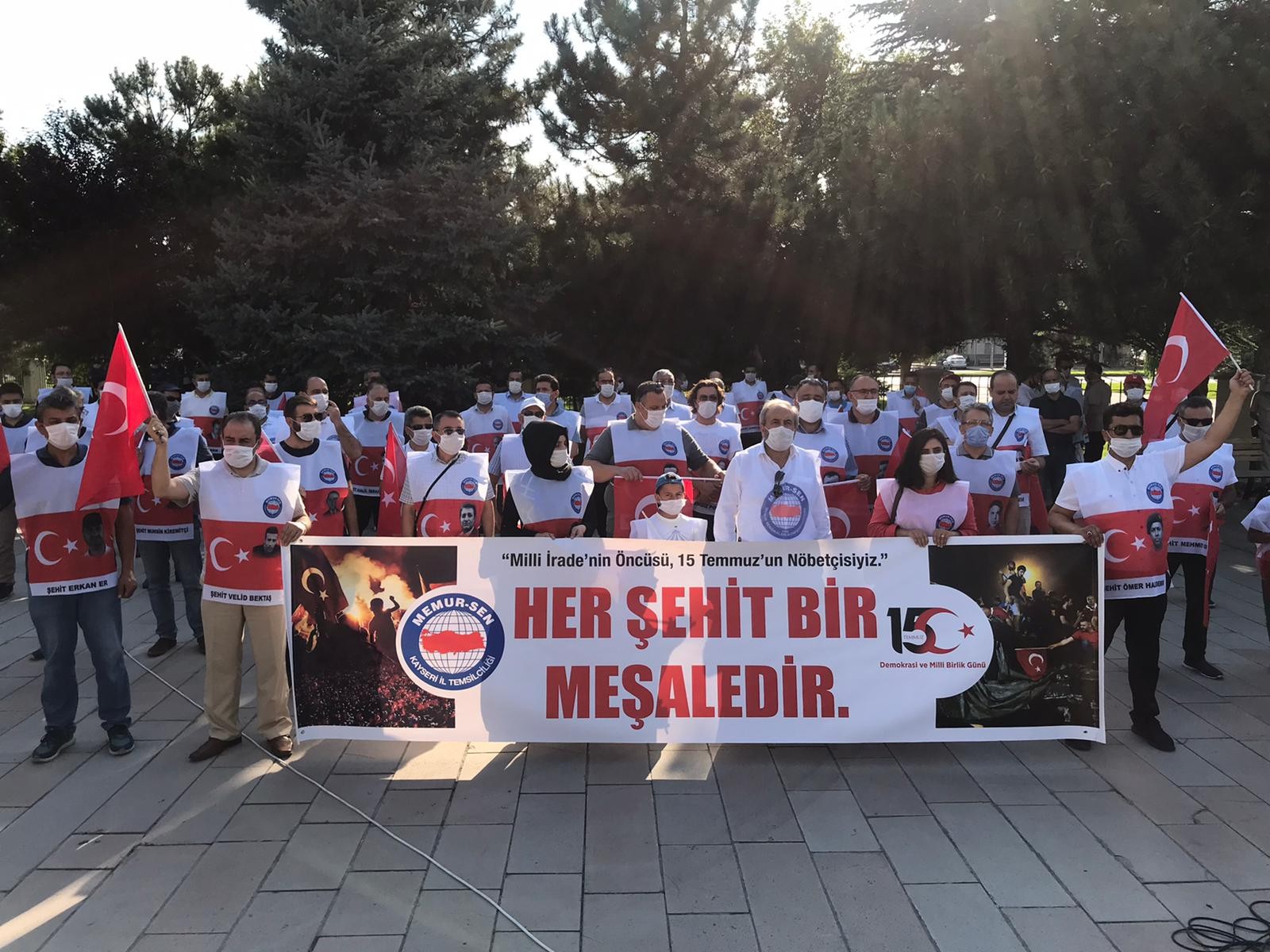 Memur – Sen’den şehitlik ziyareti