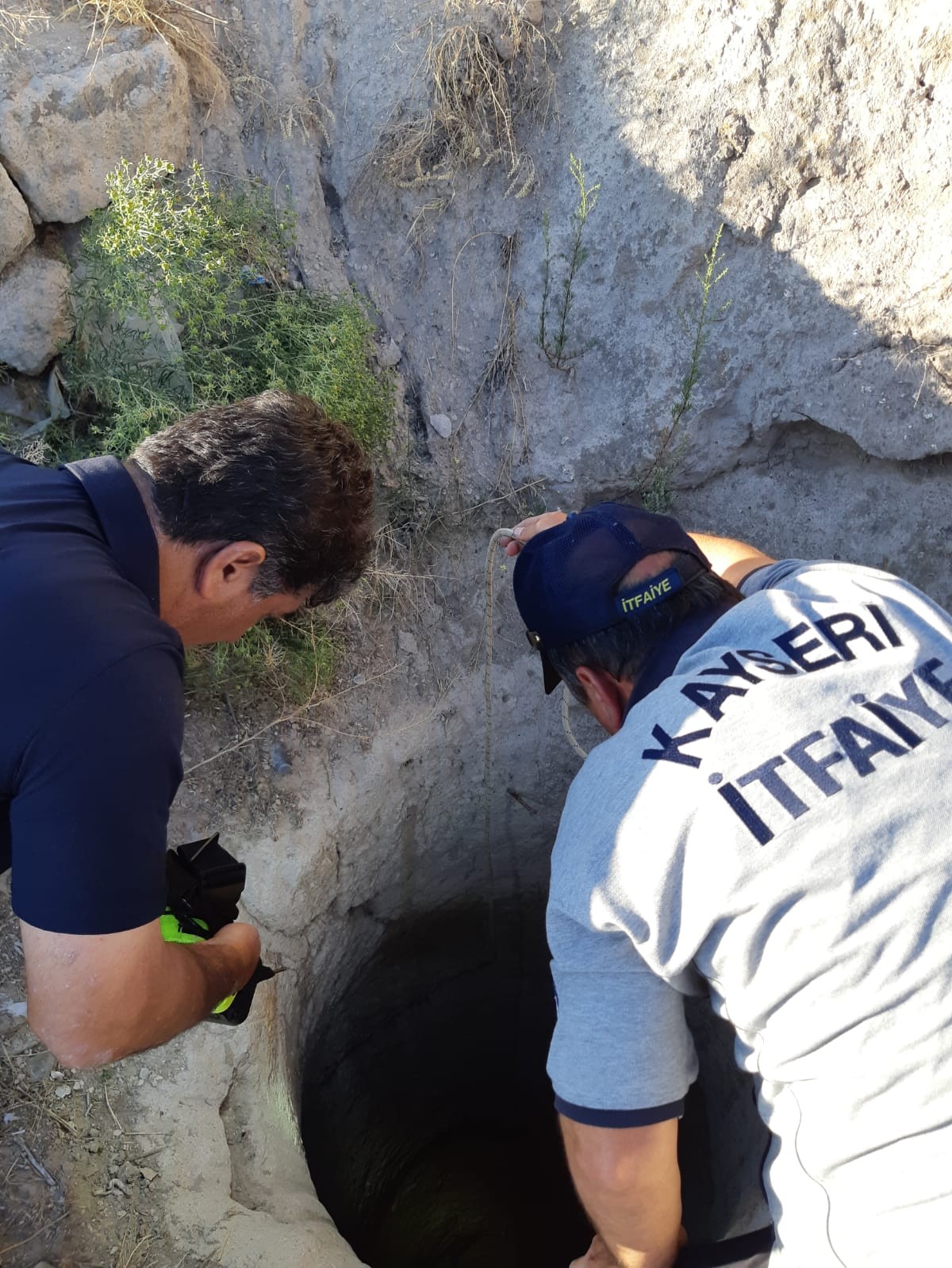 Kuyuya düşen kaz itfaiye ekiplerince kurtarıldı