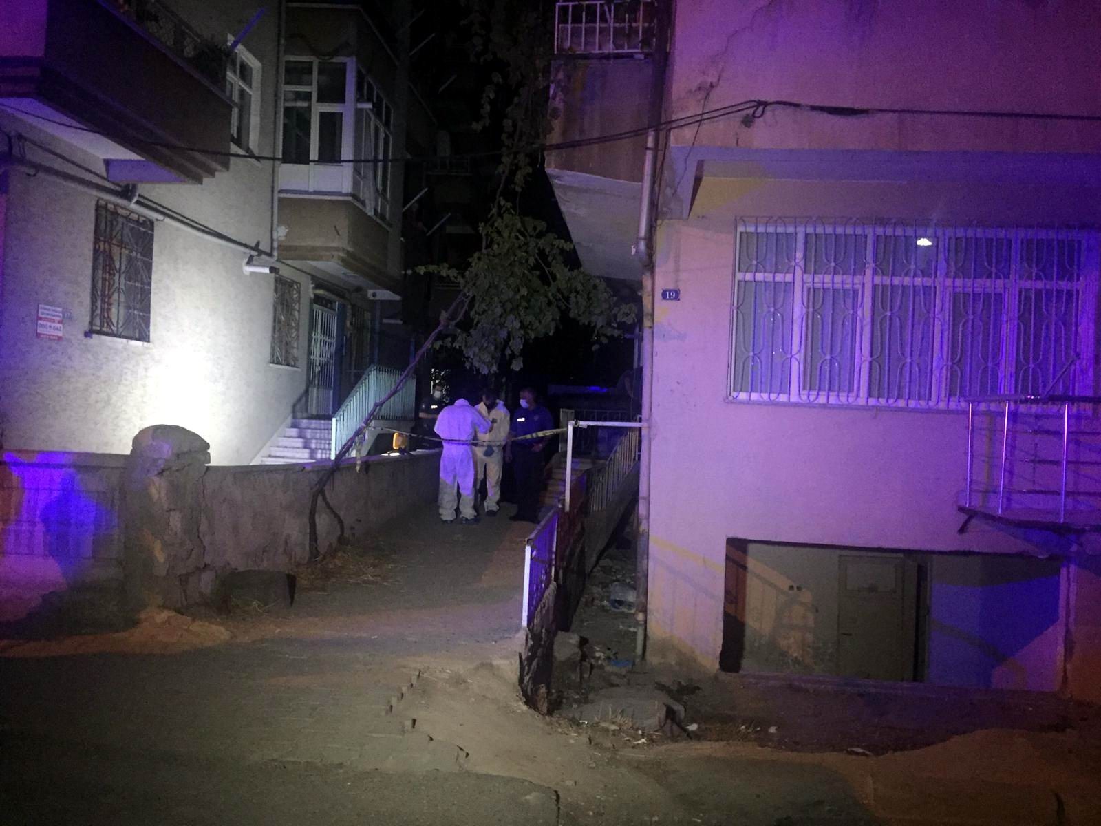 Tüfeği denerken kendini vurmuş