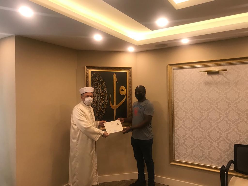 Türkiye’ye okumak için gelen Afrikalı adam Müslüman oldu