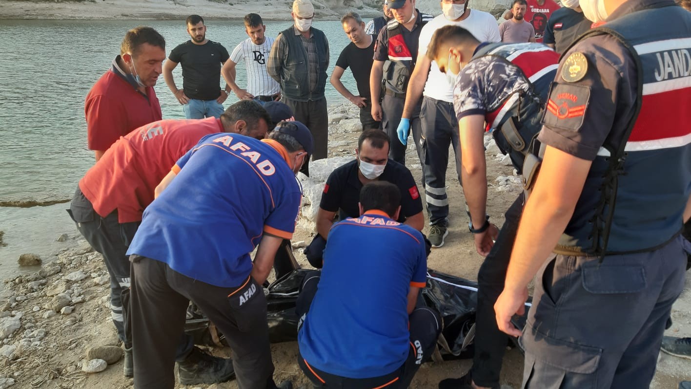 Serinlemek için baraj gölüne giren gencin cansız bedenine ulaşıldı