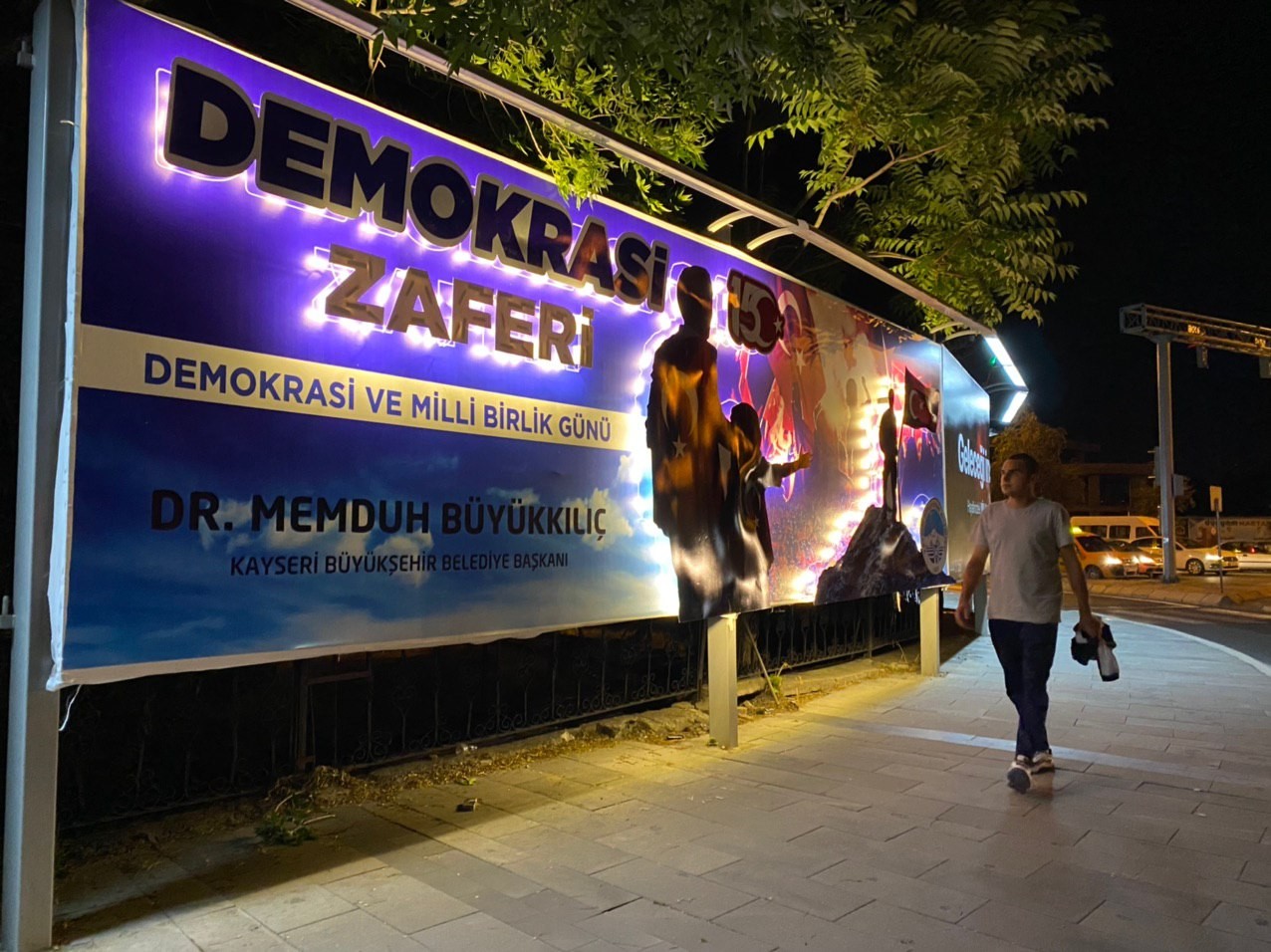 Büyükşehir 15 Temmuz’u billboardlara işledi