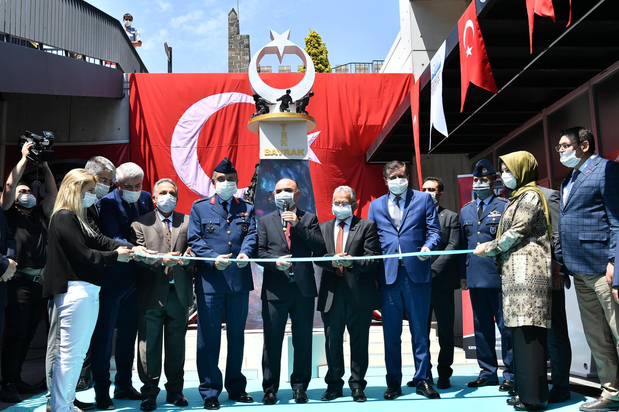 ‘Dönmeyi Düşünmeyenler 1915 Çanakkale-15 Temmuz Ruhu’ sergisi açıldı