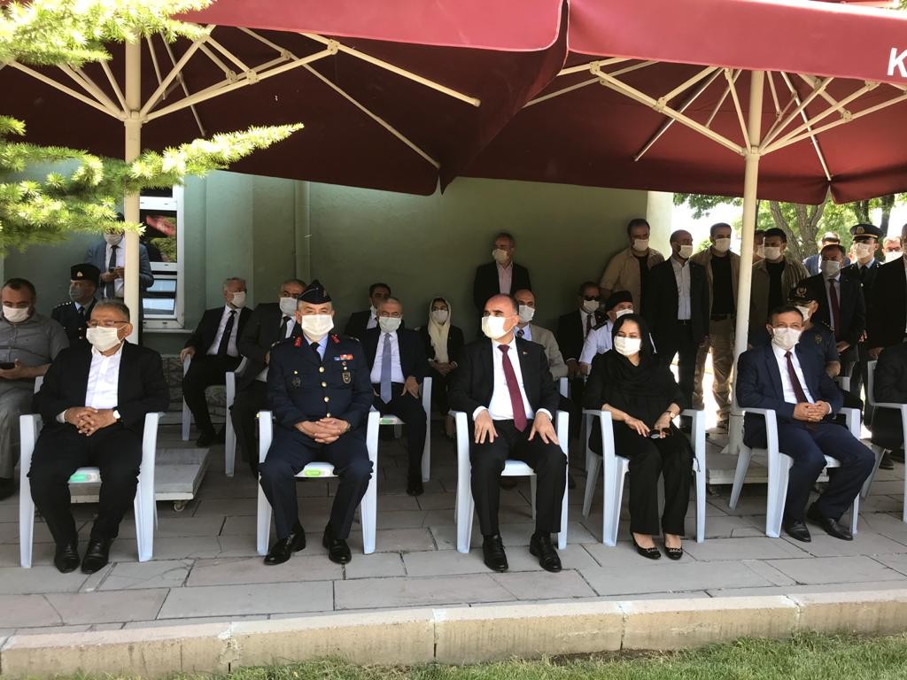 Kayseri protokolü şehitlikleri ziyaret etti