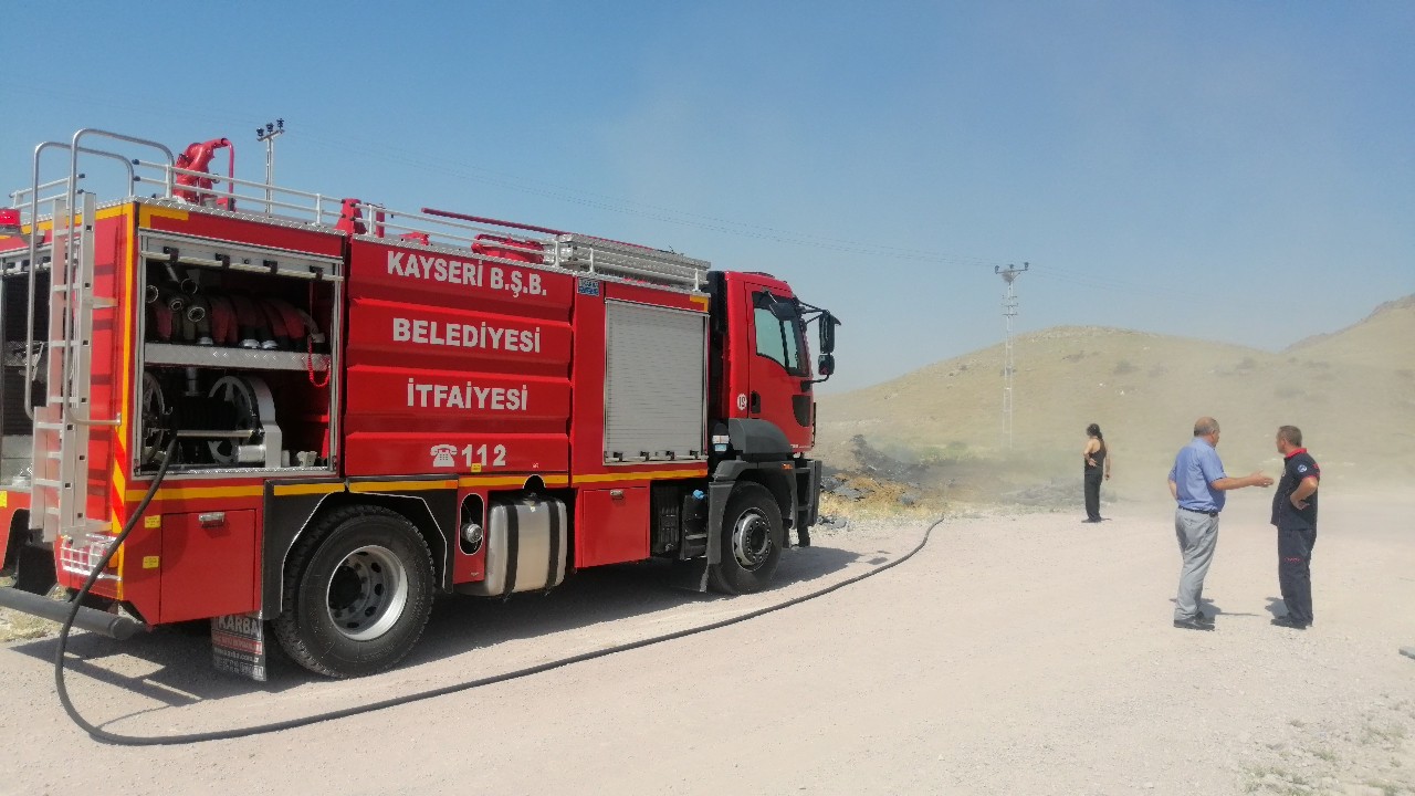 Fabrika atıkları yandı, gökyüzünü kara dumanlar kapladı