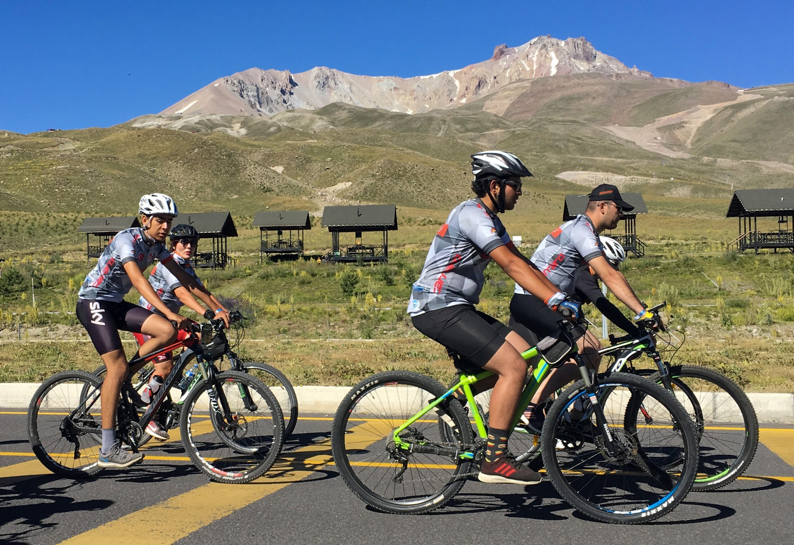 Bisiklet tutkunlarından Erciyes’te anlamlı etkinlik