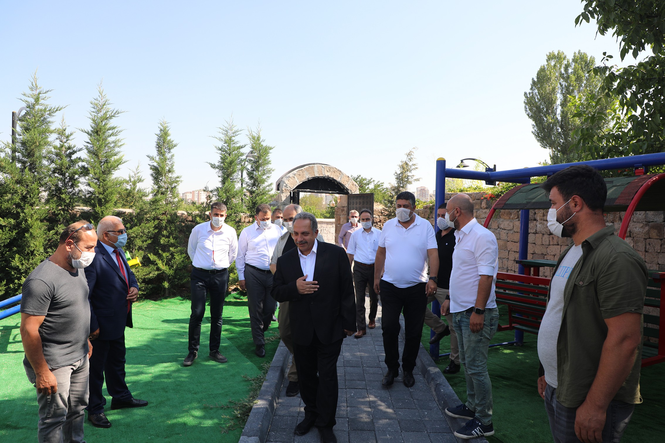 OSMANLI SOKAĞI ESNAFINDA RUHSAT SEVİNCİ