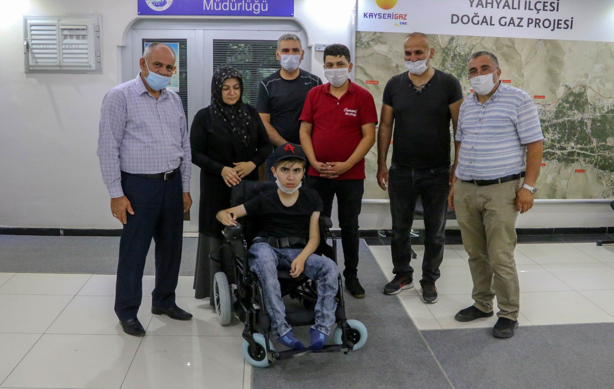 MEHMETÇİKTEN ENGELLİ GENCE AKÜLÜ ARAÇ DESTEĞİ