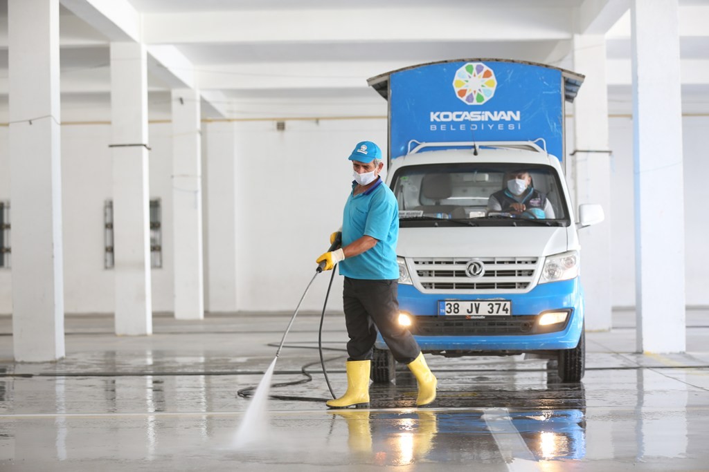 Başkan Çolakbayrakdar, kurban kesim yerlerini gezdi