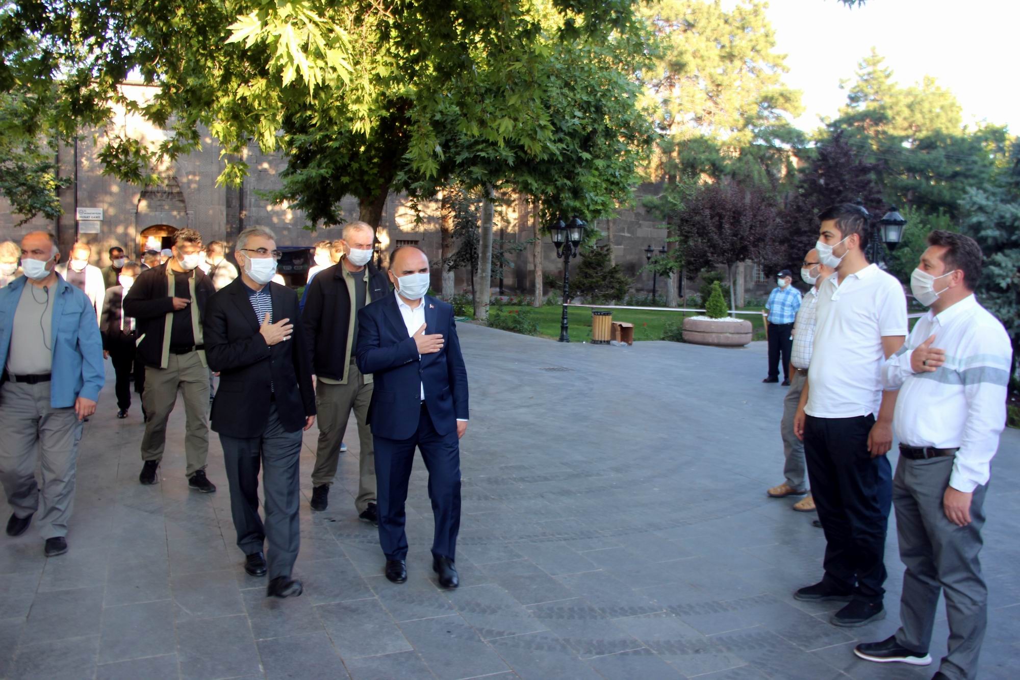 VALİ GÜNAYDIN: “ZİYARETLERİMİZİ MÜMKÜN MERTEBE TELEFONLA YAPALIM”