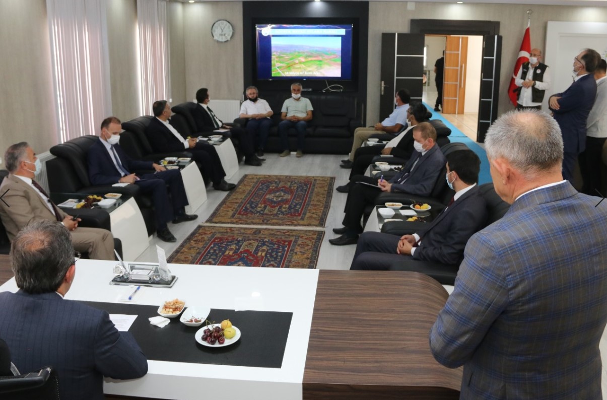 Bakan Yardımcısı Aksu, Yahyalı Belediyesi’ni ziyaret etti