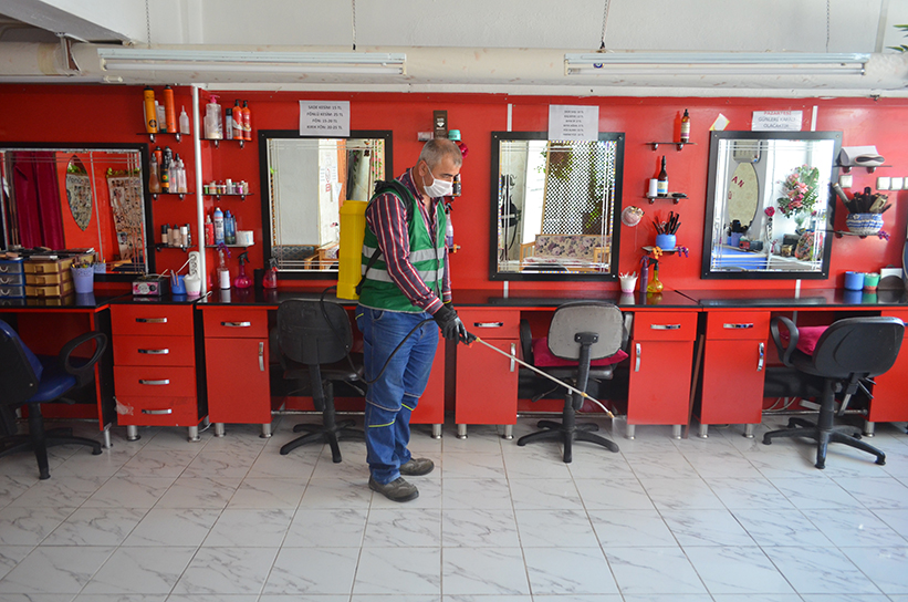 Bünyan Belediyesi iş yerlerini dezenfekte etmeye devam ediyor