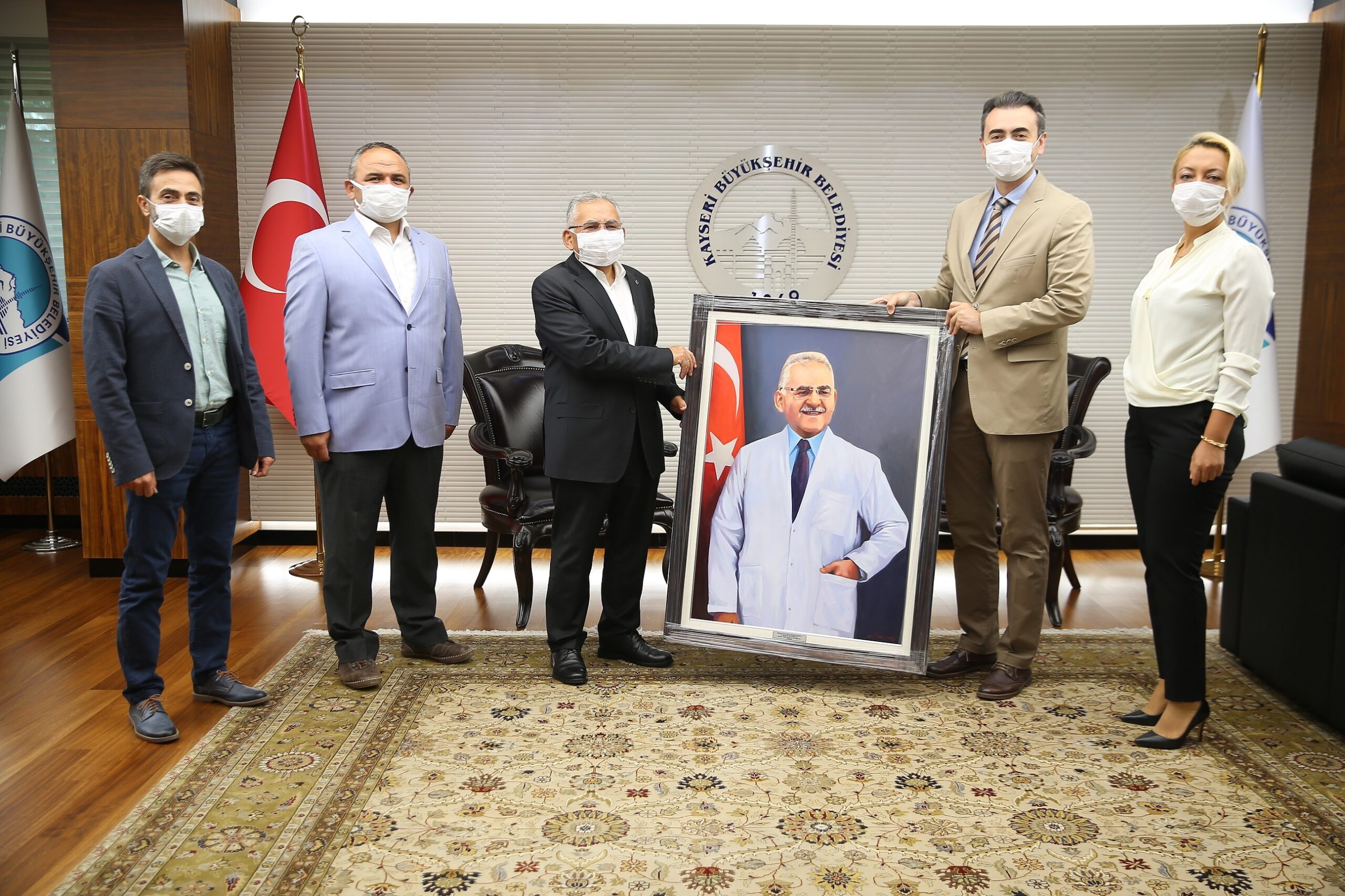 Kayseri Tabipler Odası’ndan Başkan Büyükkılıç’a anlamlı hediye