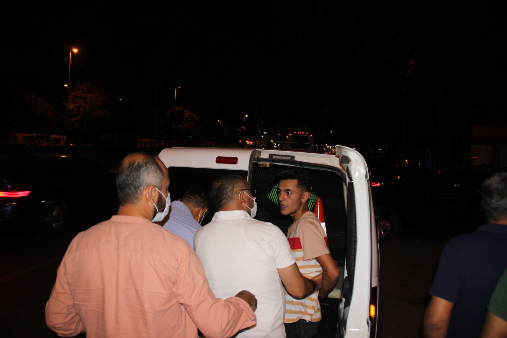 Olay yerini merak edip gelen şüpheli kıskıvrak yakalandı