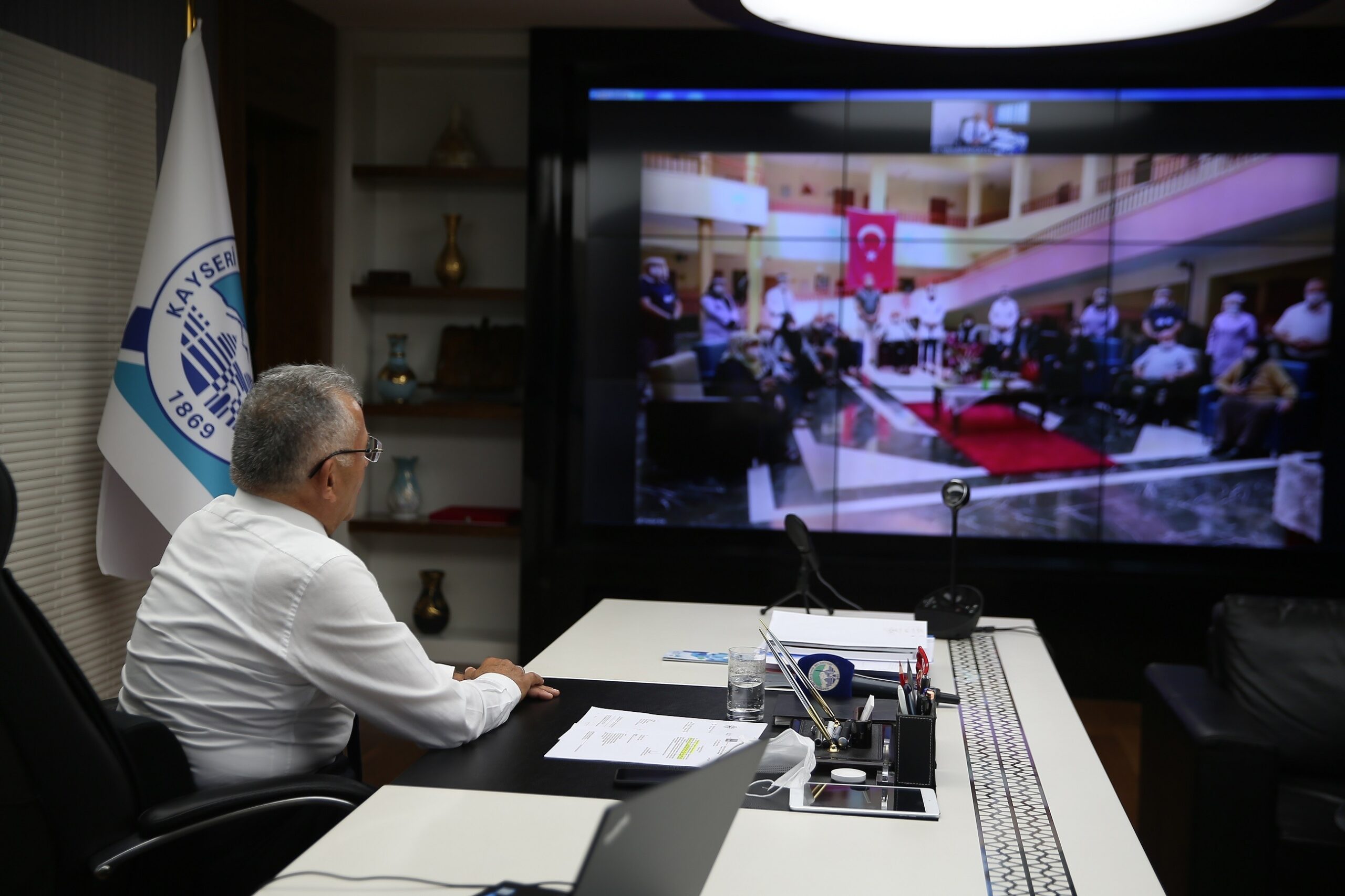 Başkan Büyükkılıç bayramda yaşlıları unutmadı