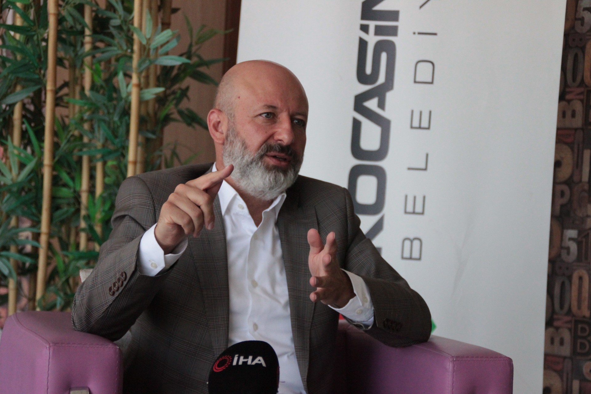 “Vatandaşlarımız sokağa adım attığında bir belediye hizmeti ile karşı karşıya kalıyor”