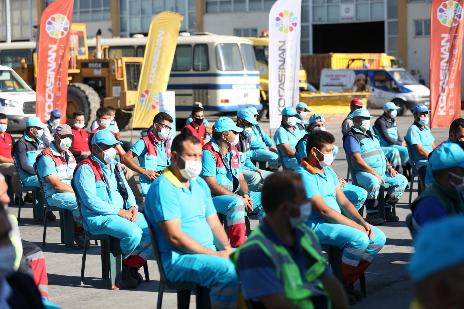 Başkan Çolakbayrakdar belediye çalışanlarıyla bayramlaştı