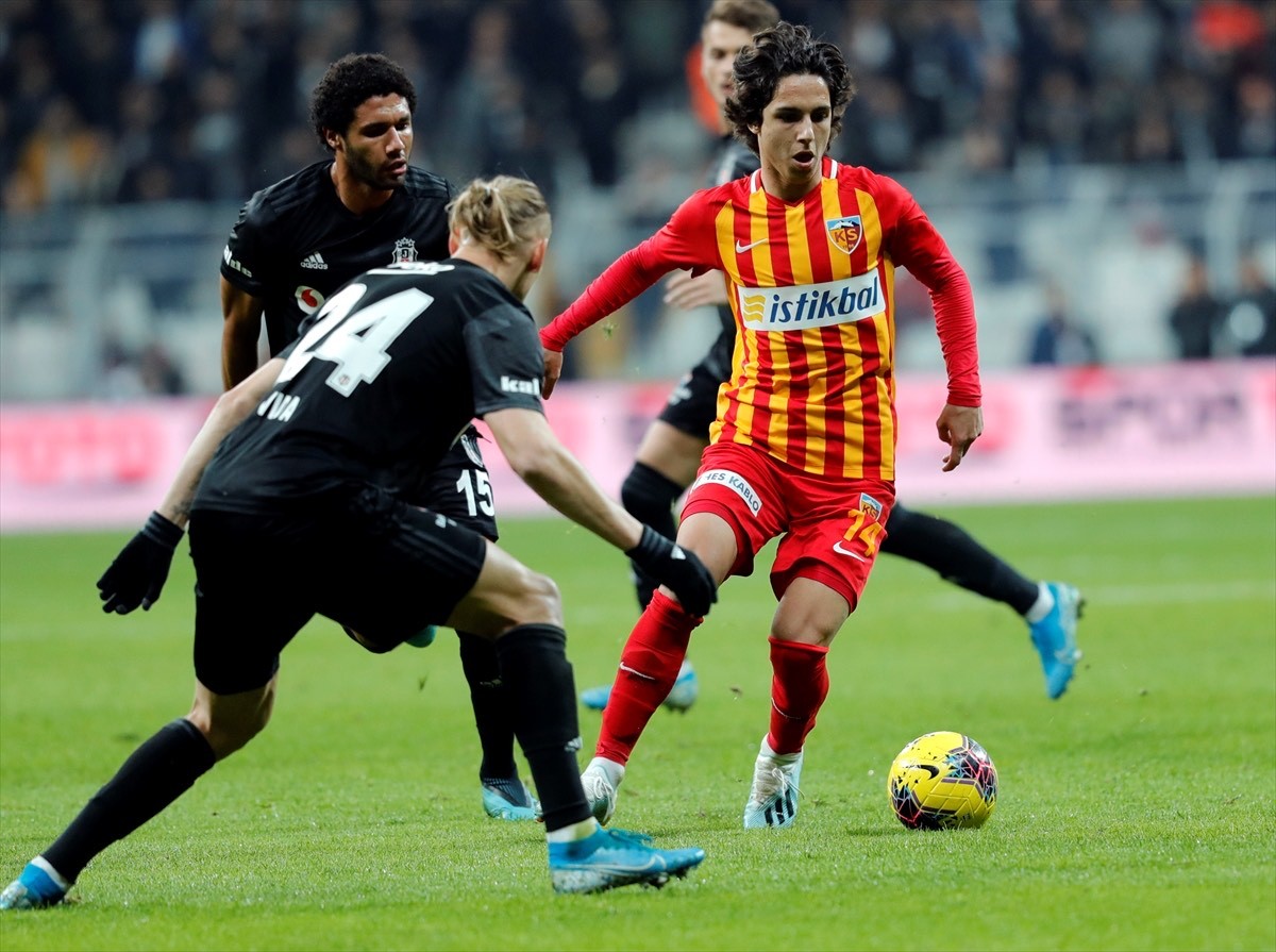 Beşiktaş Emre’yi istedi