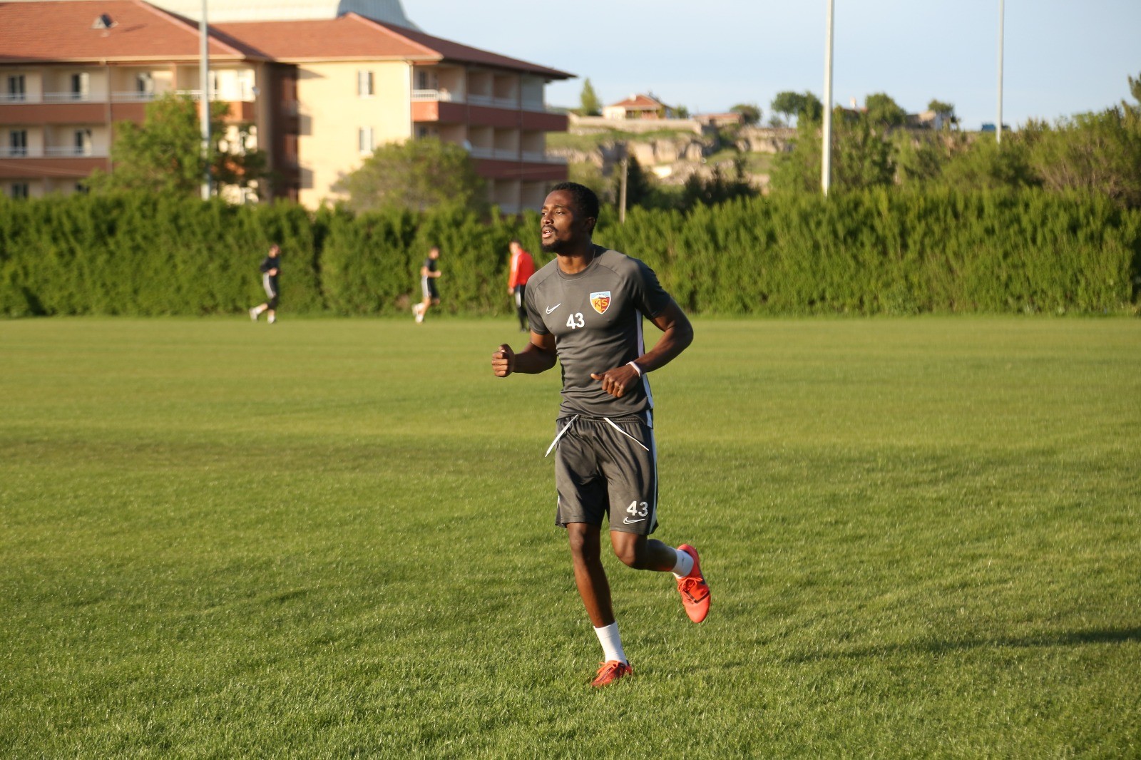 Mensah’tan transfer açıklaması