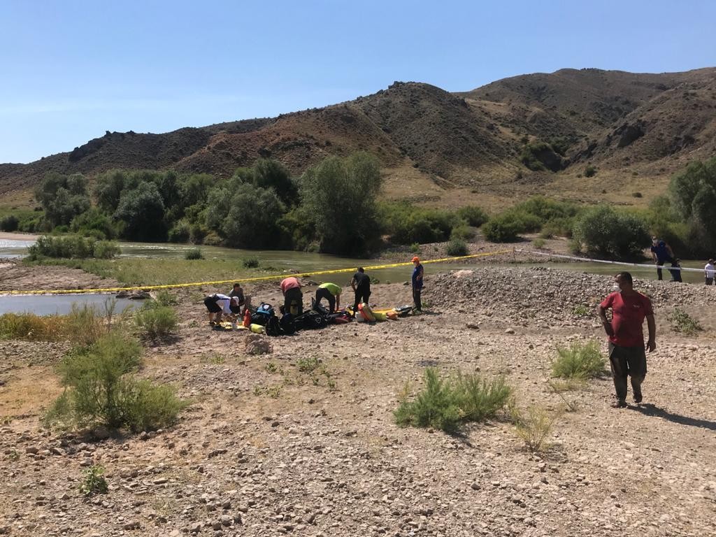 Baba ve iki çocuğu Kızılırmak’ta boğuldu