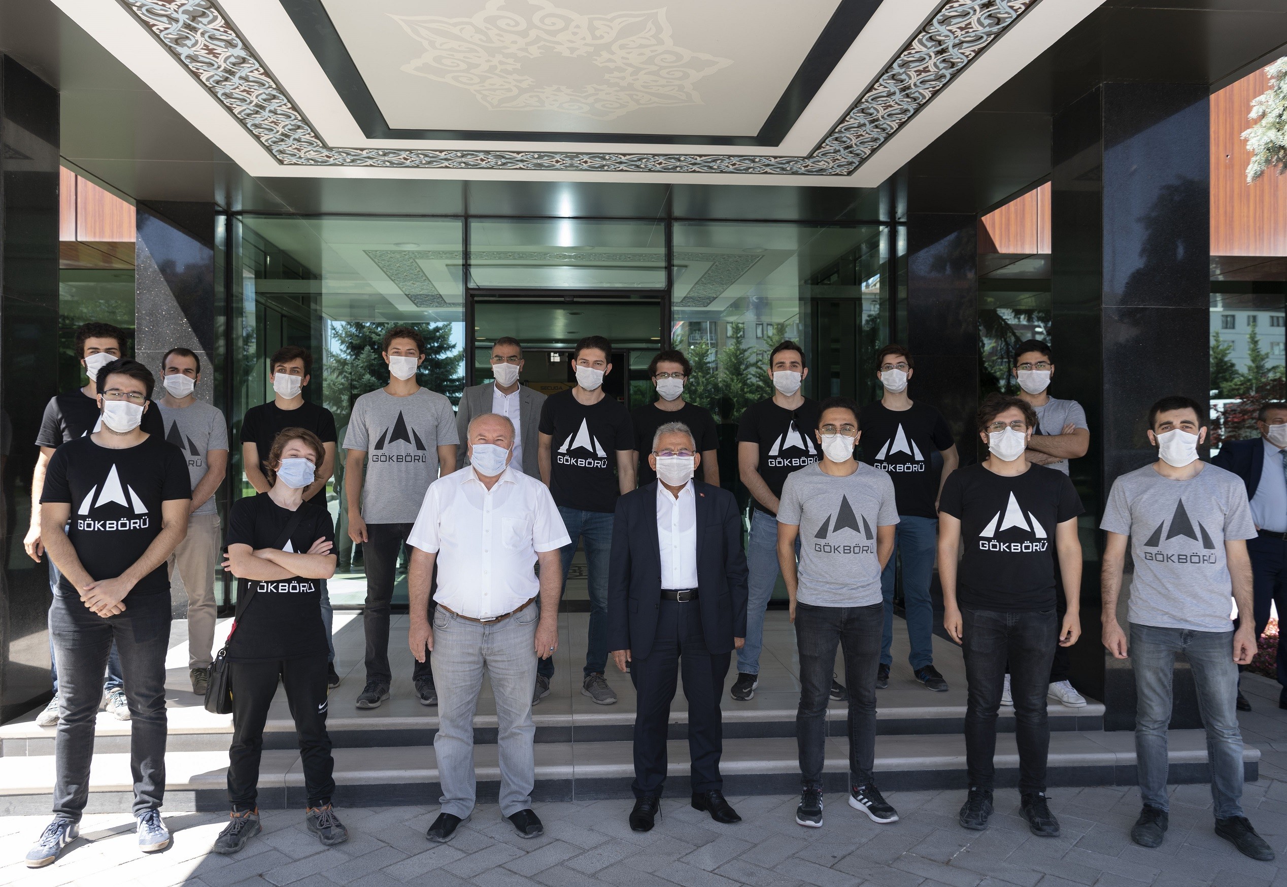 Başkan Büyükkılıç, İTÜ’nün İHA Takımına üye başarılı öğrencileri makamında kabul etti.